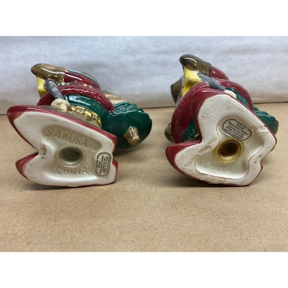 Vintage Sakura Porcelain Christmass Bears Salt and Pepper Shackers Hand Painted